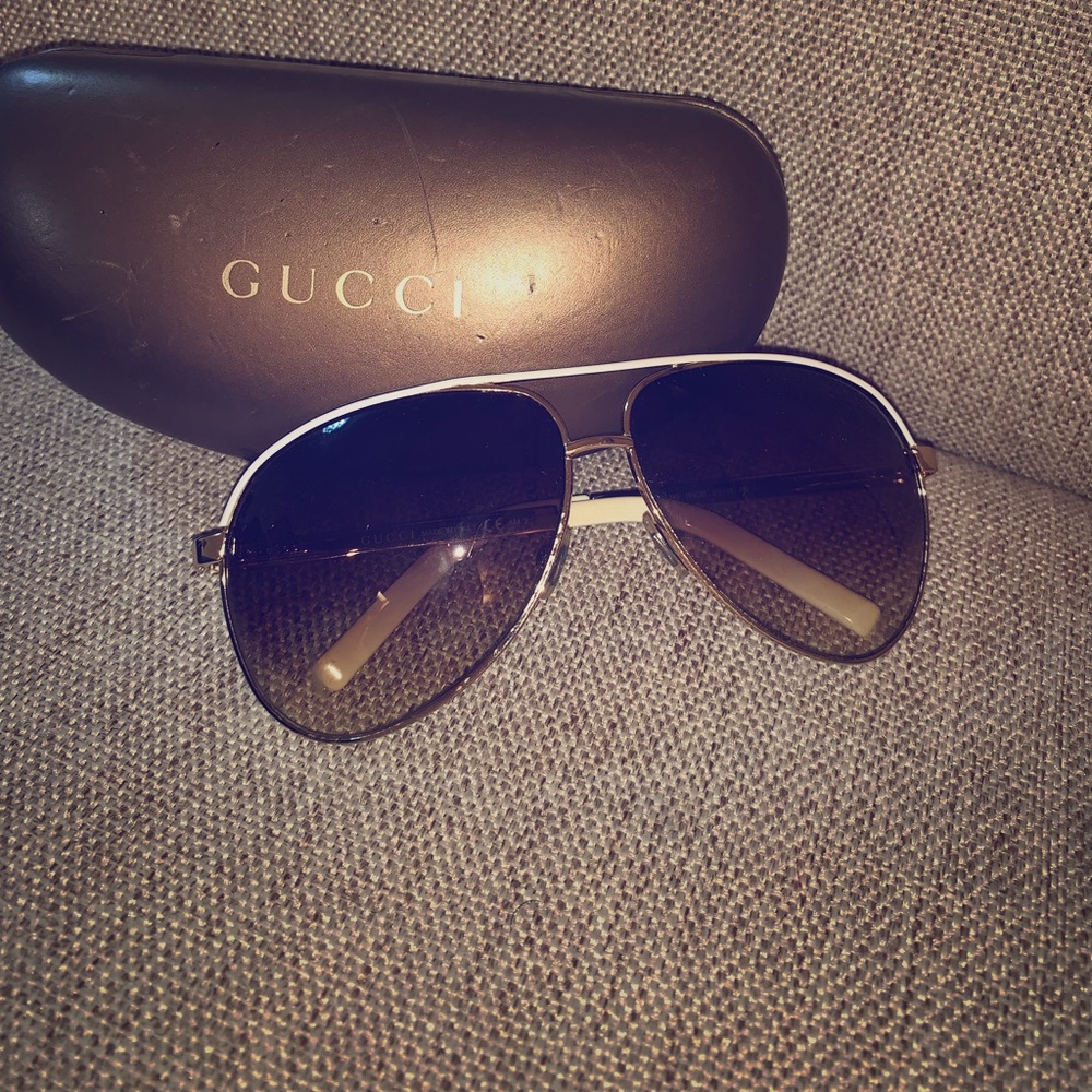 Gucci SunGlasses, beautiful glasses 50% Off